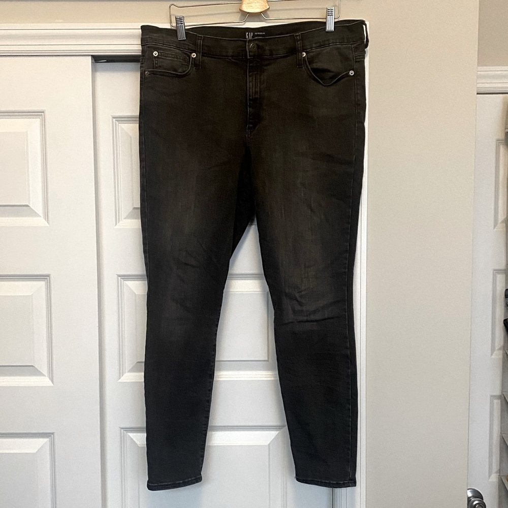 GAP Denim black high rise leggings, size 33 Regular